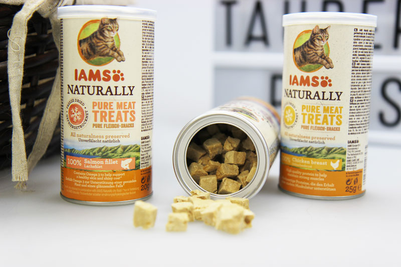 iams naturally snacks