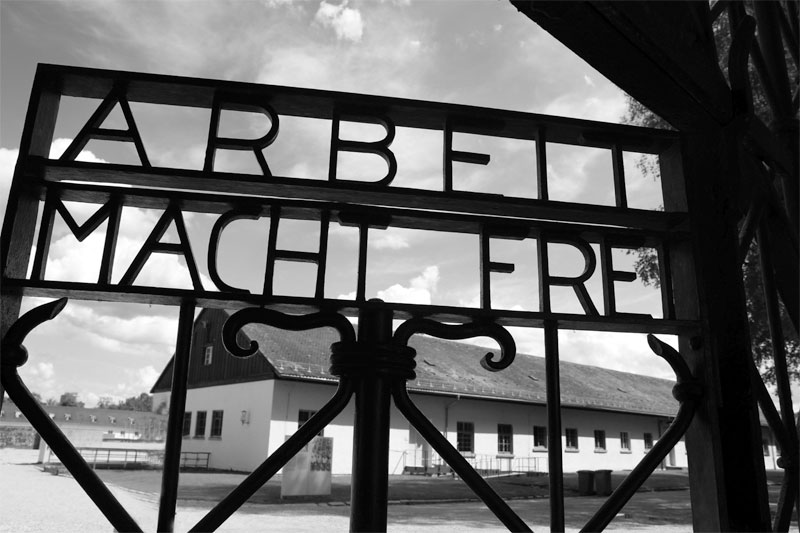 Arbeit macht frei, Eingangstor Dachau, Nationalsozialismus